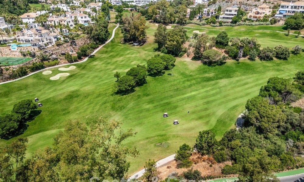 Luxueus totaal gerenoveerde halfvrijstaande woning, eerstelijns golf te koop in La Quinta, Marbella - Benahavis 804503