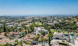Luxueus totaal gerenoveerde halfvrijstaande woning, eerstelijns golf te koop in La Quinta, Marbella - Benahavis 804504 