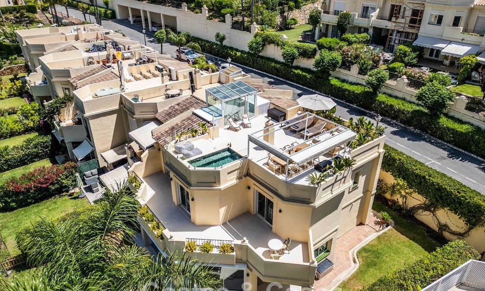 Luxueus totaal gerenoveerde halfvrijstaande woning, eerstelijns golf te koop in La Quinta, Marbella - Benahavis 804506