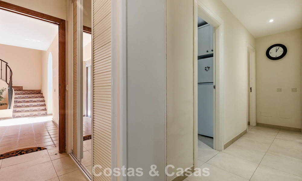 Gelijkvloers appartement met privétuin te koop op een steenworp van het strand op de New Golden Mile tussen Marbella en Estepona 804522