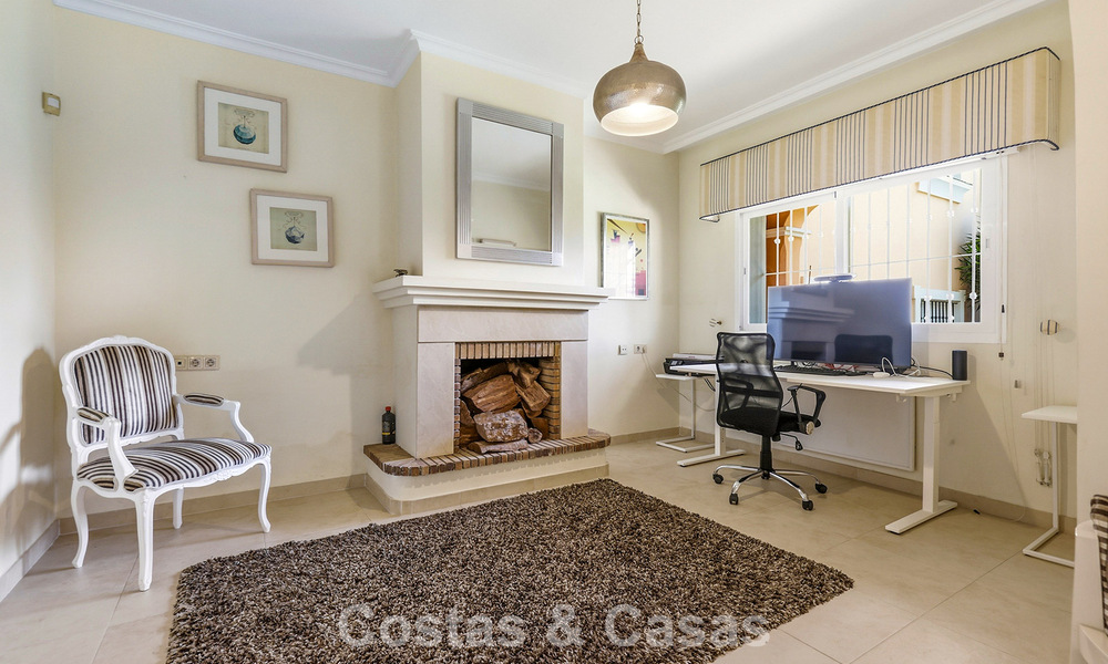Gelijkvloers appartement met privétuin te koop op een steenworp van het strand op de New Golden Mile tussen Marbella en Estepona 804530