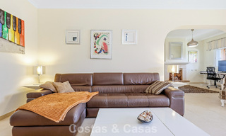 Gelijkvloers appartement met privétuin te koop op een steenworp van het strand op de New Golden Mile tussen Marbella en Estepona 804535 