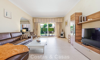 Gelijkvloers appartement met privétuin te koop op een steenworp van het strand op de New Golden Mile tussen Marbella en Estepona 804539 