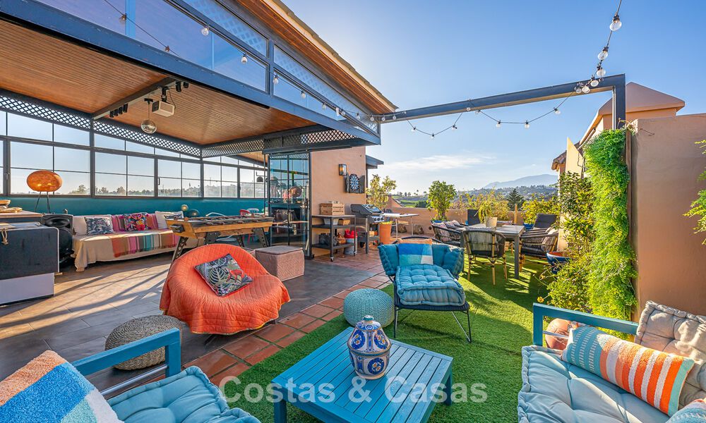 Ruim duplex penthouse met spectaculair dakterras te koop in Atalaya op de New Golden Mile tussen Marbella en Estepona 804637