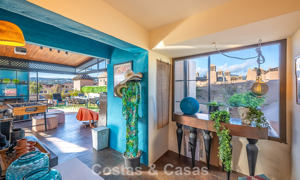 Ruim duplex penthouse met spectaculair dakterras te koop in Atalaya op de New Golden Mile tussen Marbella en Estepona 804638