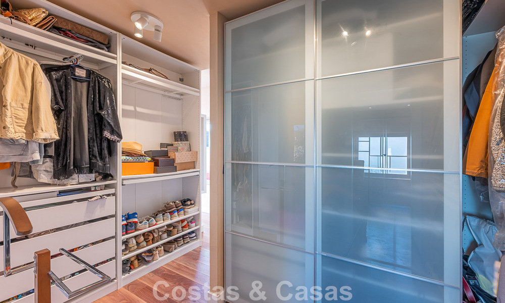 Ruim duplex penthouse met spectaculair dakterras te koop in Atalaya op de New Golden Mile tussen Marbella en Estepona 804646
