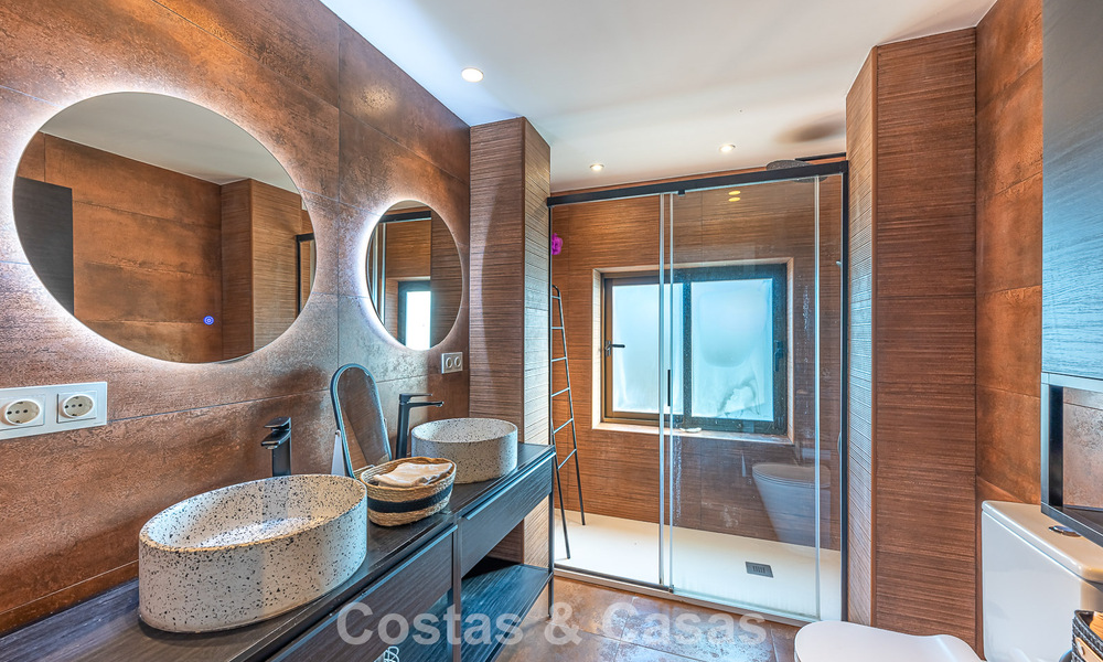 Ruim duplex penthouse met spectaculair dakterras te koop in Atalaya op de New Golden Mile tussen Marbella en Estepona 804647