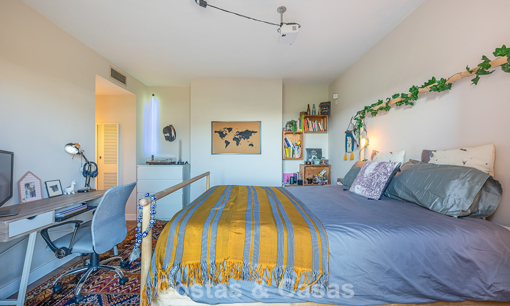Ruim duplex penthouse met spectaculair dakterras te koop in Atalaya op de New Golden Mile tussen Marbella en Estepona 804648