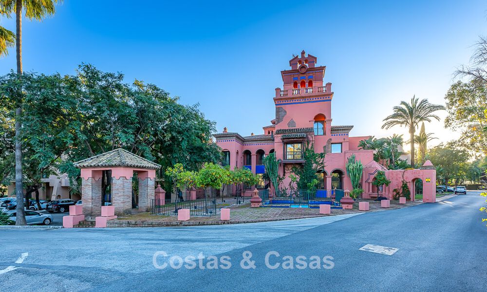 Ruim duplex penthouse met spectaculair dakterras te koop in Atalaya op de New Golden Mile tussen Marbella en Estepona 804656