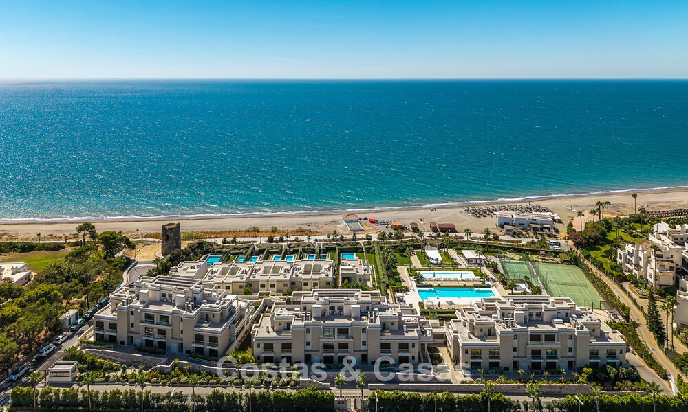 Verfijnd designappartement met zeezicht in een modern strandcomplex op de New Golden Mile, Marbella - Estepona 804707