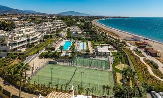 Verfijnd designappartement met zeezicht in een modern strandcomplex op de New Golden Mile, Marbella - Estepona 804708 