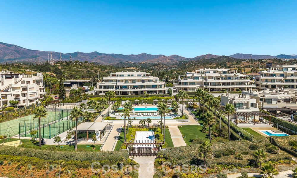 Verfijnd designappartement met zeezicht in een modern strandcomplex op de New Golden Mile, Marbella - Estepona 804709