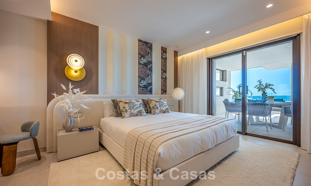 Verfijnd designappartement met zeezicht in een modern strandcomplex op de New Golden Mile, Marbella - Estepona 804713