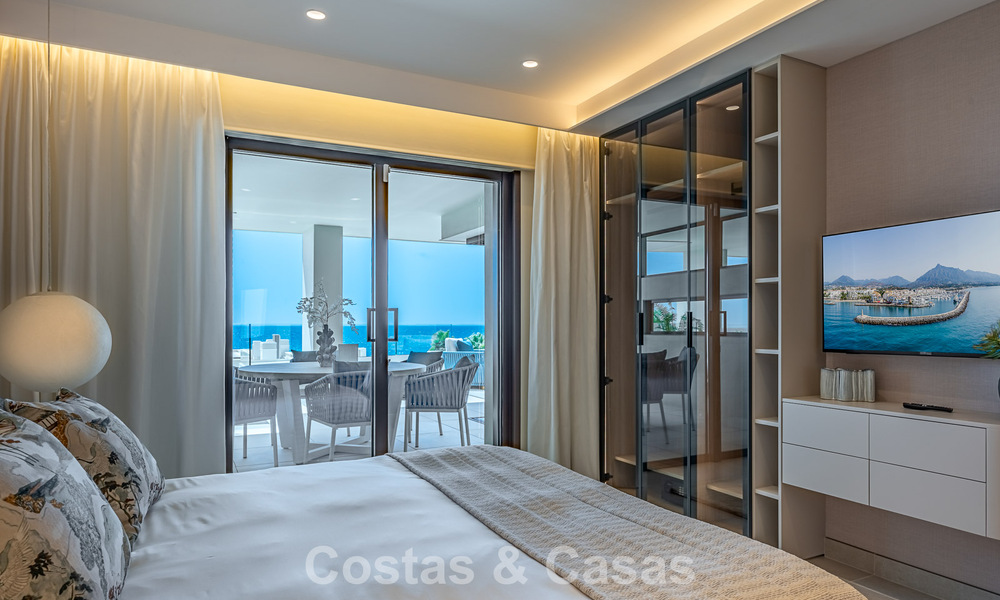 Verfijnd designappartement met zeezicht in een modern strandcomplex op de New Golden Mile, Marbella - Estepona 804714
