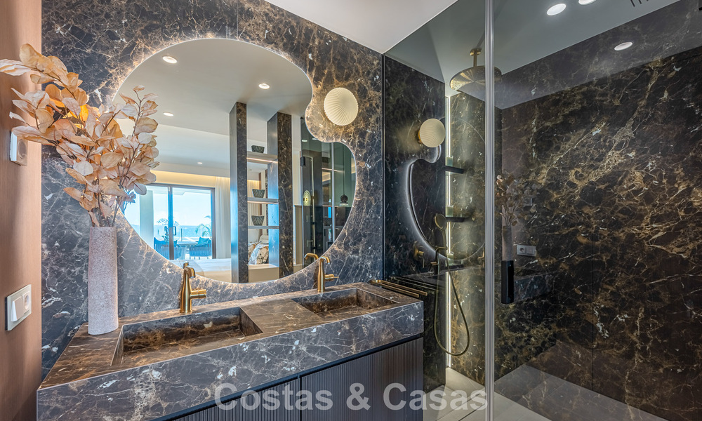 Verfijnd designappartement met zeezicht in een modern strandcomplex op de New Golden Mile, Marbella - Estepona 804715