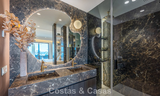 Verfijnd designappartement met zeezicht in een modern strandcomplex op de New Golden Mile, Marbella - Estepona 804715 