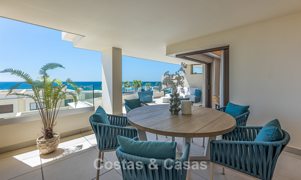 Verfijnd designappartement met zeezicht in een modern strandcomplex op de New Golden Mile, Marbella - Estepona 804718
