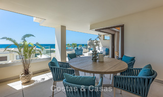 Verfijnd designappartement met zeezicht in een modern strandcomplex op de New Golden Mile, Marbella - Estepona 804718 