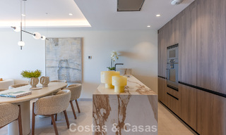 Verfijnd designappartement met zeezicht in een modern strandcomplex op de New Golden Mile, Marbella - Estepona 804722 