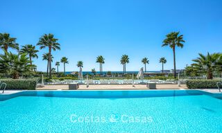 Verfijnd designappartement met zeezicht in een modern strandcomplex op de New Golden Mile, Marbella - Estepona 804725 