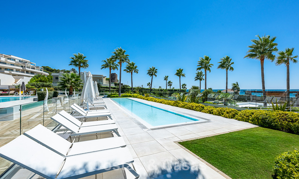 Verfijnd designappartement met zeezicht in een modern strandcomplex op de New Golden Mile, Marbella - Estepona 804727