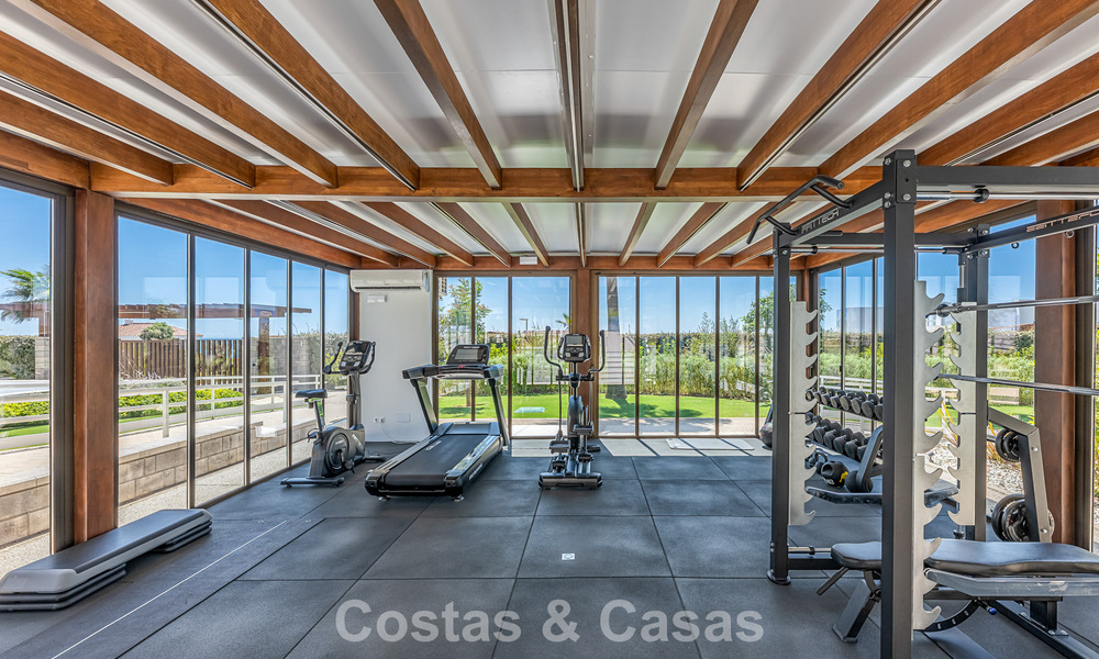 Verfijnd designappartement met zeezicht in een modern strandcomplex op de New Golden Mile, Marbella - Estepona 804729