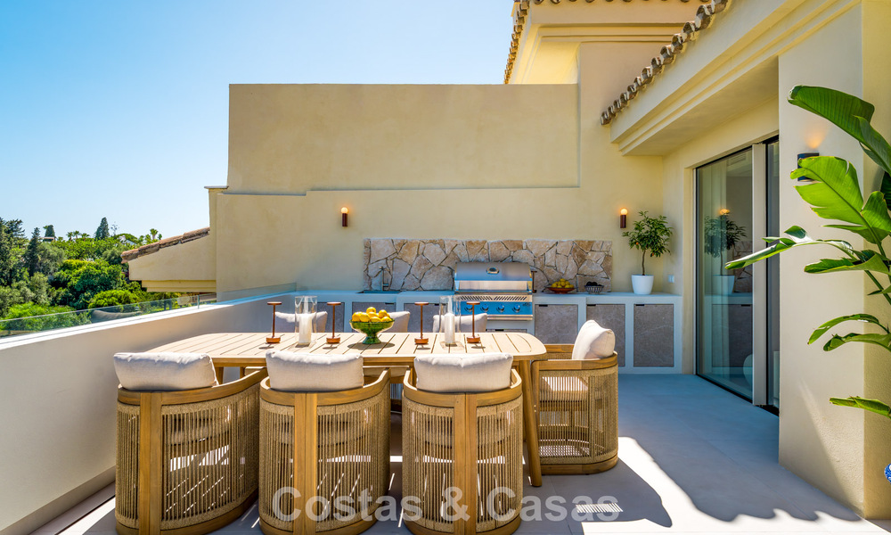 Luxueus, eigentijd gerenoveerd penthouse met panoramisch zeezicht te koop in Sierra Blanca op de Golden Mile, Marbella 804805