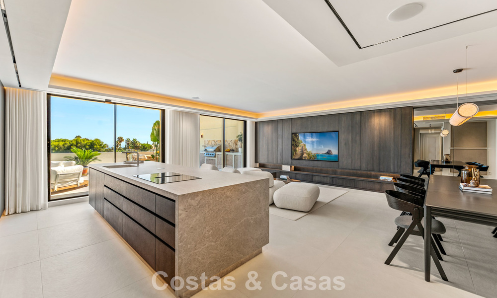 Luxueus, eigentijd gerenoveerd penthouse met panoramisch zeezicht te koop in Sierra Blanca op de Golden Mile, Marbella 804808