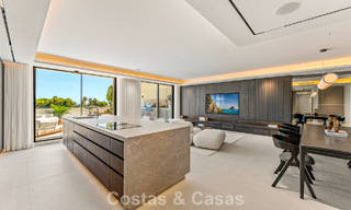 Luxueus, eigentijd gerenoveerd penthouse met panoramisch zeezicht te koop in Sierra Blanca op de Golden Mile, Marbella 804808 