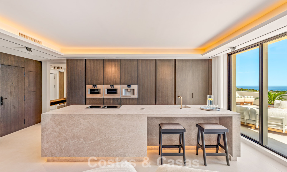 Luxueus, eigentijd gerenoveerd penthouse met panoramisch zeezicht te koop in Sierra Blanca op de Golden Mile, Marbella 804811