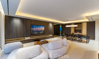 Luxueus, eigentijd gerenoveerd penthouse met panoramisch zeezicht te koop in Sierra Blanca op de Golden Mile, Marbella 804835 