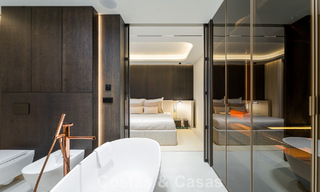 Luxueus, eigentijd gerenoveerd penthouse met panoramisch zeezicht te koop in Sierra Blanca op de Golden Mile, Marbella 804836 