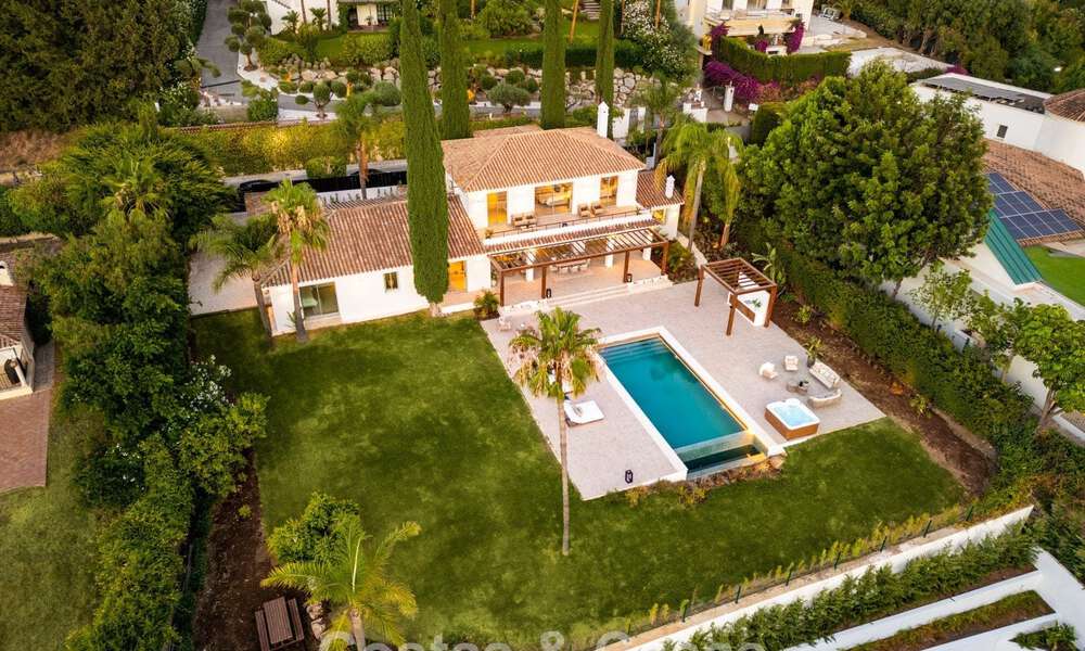 Spaanse villa met een modern interieur en een grote tuin te koop op de New Golden Mile in Benahavis tussen Marbella en Estepona 804839