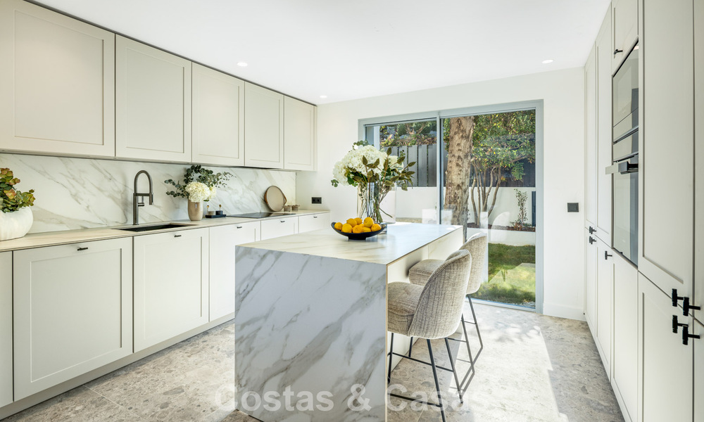 Spaanse villa met een modern interieur en een grote tuin te koop op de New Golden Mile in Benahavis tussen Marbella en Estepona 804844