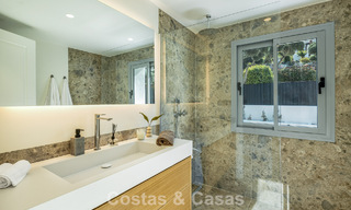 Spaanse villa met een modern interieur en een grote tuin te koop op de New Golden Mile in Benahavis tussen Marbella en Estepona 804846 