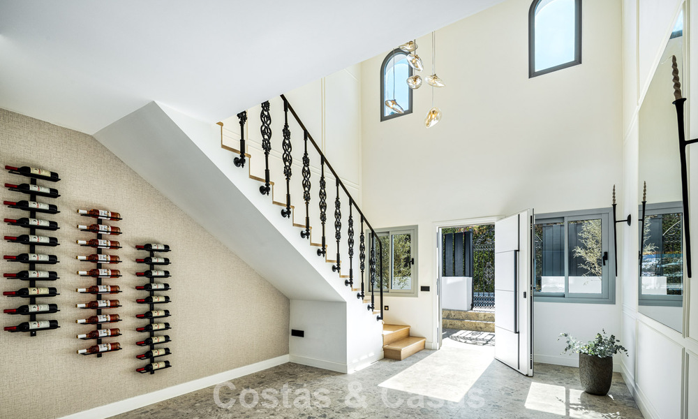 Spaanse villa met een modern interieur en een grote tuin te koop op de New Golden Mile in Benahavis tussen Marbella en Estepona 804848