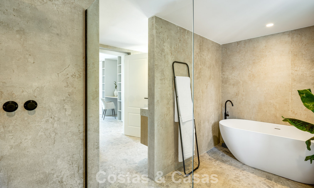 Spaanse villa met een modern interieur en een grote tuin te koop op de New Golden Mile in Benahavis tussen Marbella en Estepona 804852