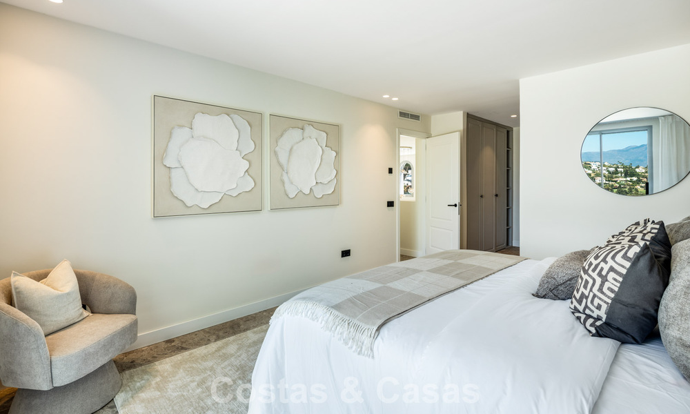 Spaanse villa met een modern interieur en een grote tuin te koop op de New Golden Mile in Benahavis tussen Marbella en Estepona 804854