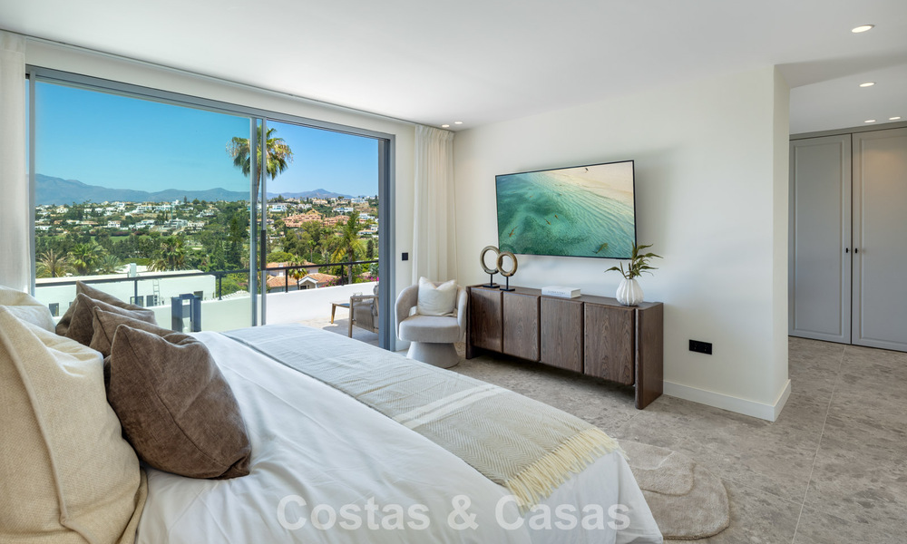 Spaanse villa met een modern interieur en een grote tuin te koop op de New Golden Mile in Benahavis tussen Marbella en Estepona 804857