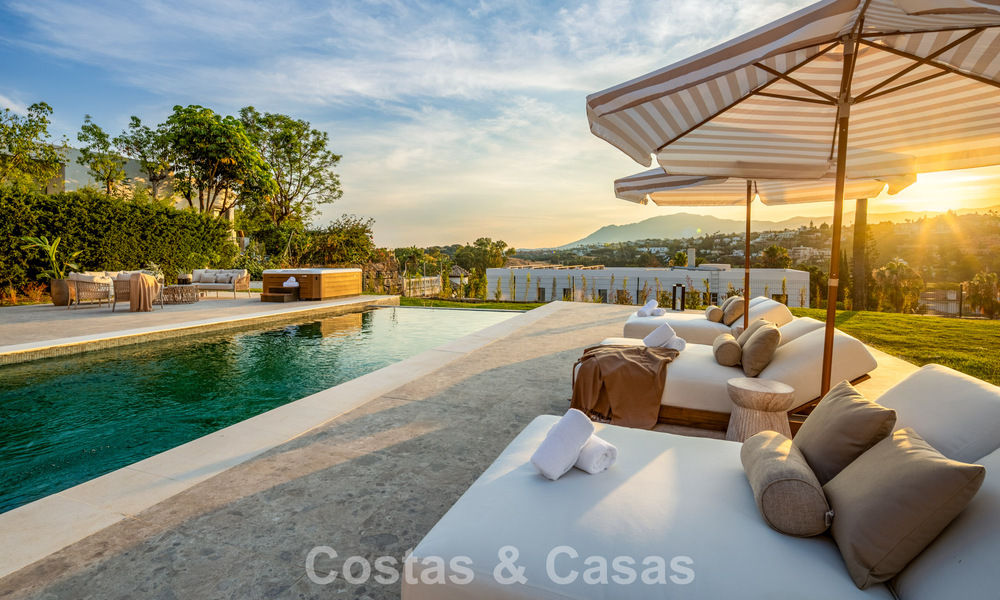 Spaanse villa met een modern interieur en een grote tuin te koop op de New Golden Mile in Benahavis tussen Marbella en Estepona 804870