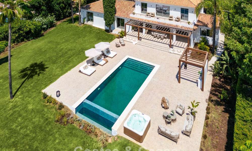 Spaanse villa met een modern interieur en een grote tuin te koop op de New Golden Mile in Benahavis tussen Marbella en Estepona 804875