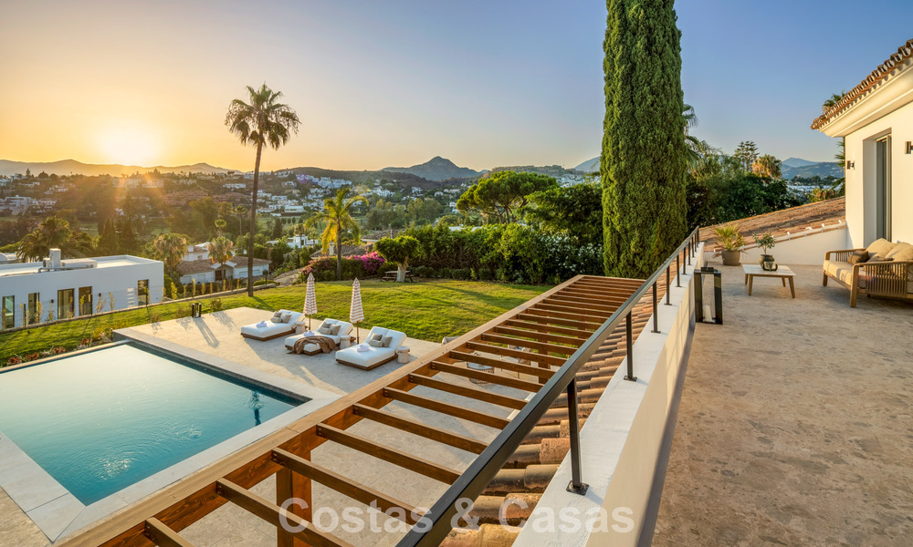 Spaanse villa met een modern interieur en een grote tuin te koop op de New Golden Mile in Benahavis tussen Marbella en Estepona 804877