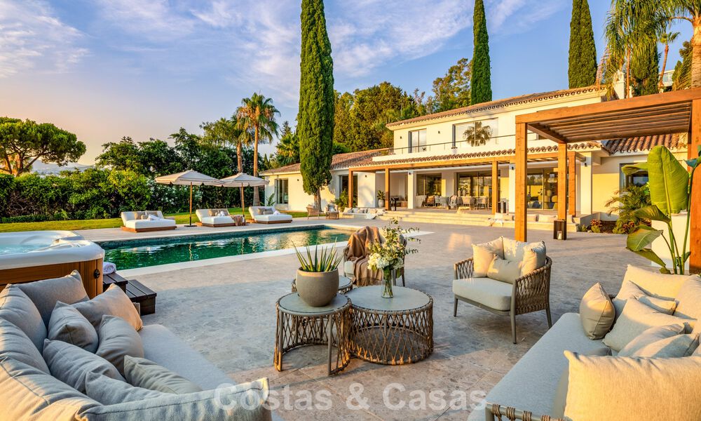 Spaanse villa met een modern interieur en een grote tuin te koop op de New Golden Mile in Benahavis tussen Marbella en Estepona 804924