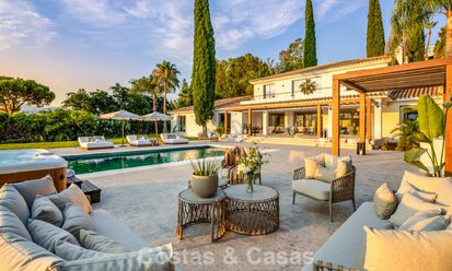 Spaanse villa met een modern interieur en een grote tuin te koop op de New Golden Mile in Benahavis tussen Marbella en Estepona 804924