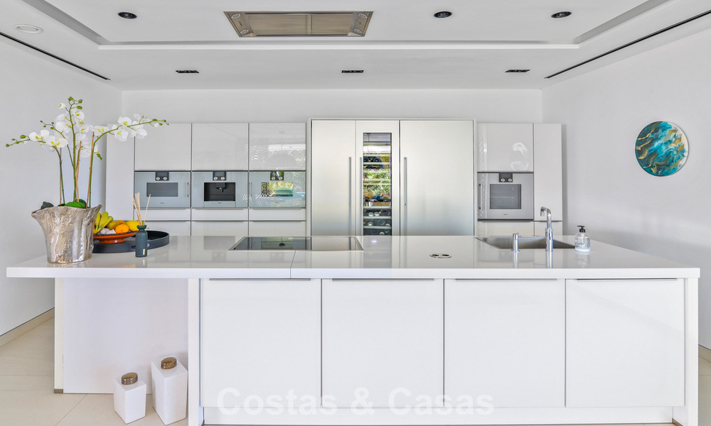 Exclusieve eigentijdse villa met panoramisch zeezicht te koop in Los Flamingos een 5* golfresort in Marbella - Benahavis 804769