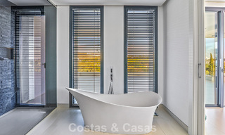 Exclusieve eigentijdse villa met panoramisch zeezicht te koop in Los Flamingos een 5* golfresort in Marbella - Benahavis 804784 