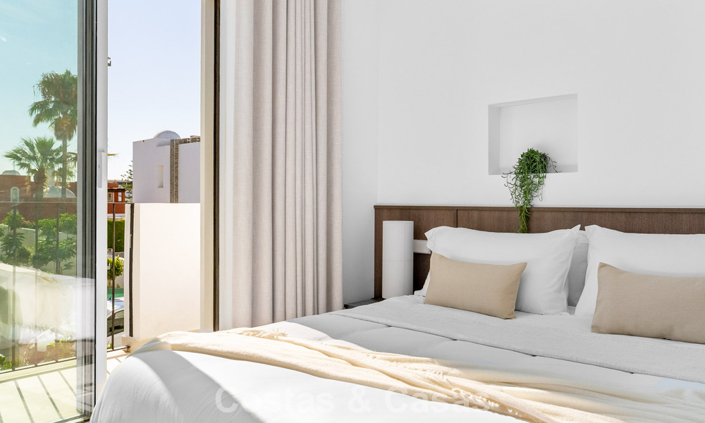 Elegant gerenoveerde rijhuis met privézwembad te koop in Nueva Andalucia, Marbella 804901