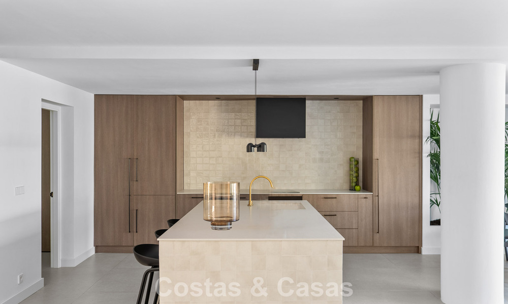 Elegant gerenoveerde rijhuis met privézwembad te koop in Nueva Andalucia, Marbella 804904