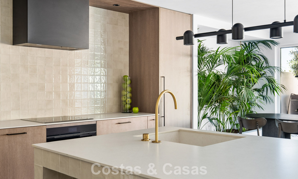 Elegant gerenoveerde rijhuis met privézwembad te koop in Nueva Andalucia, Marbella 804914