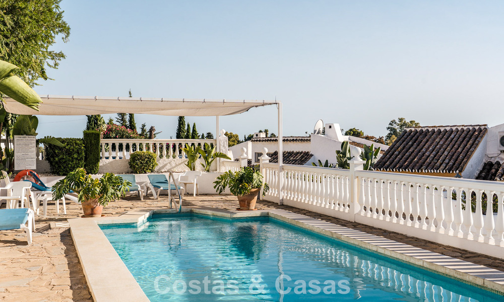 Eigentijds gerenoveerd rijhuis met golf- en zeezicht te koop op de New Golden Mile, Marbella - Estepona 804928